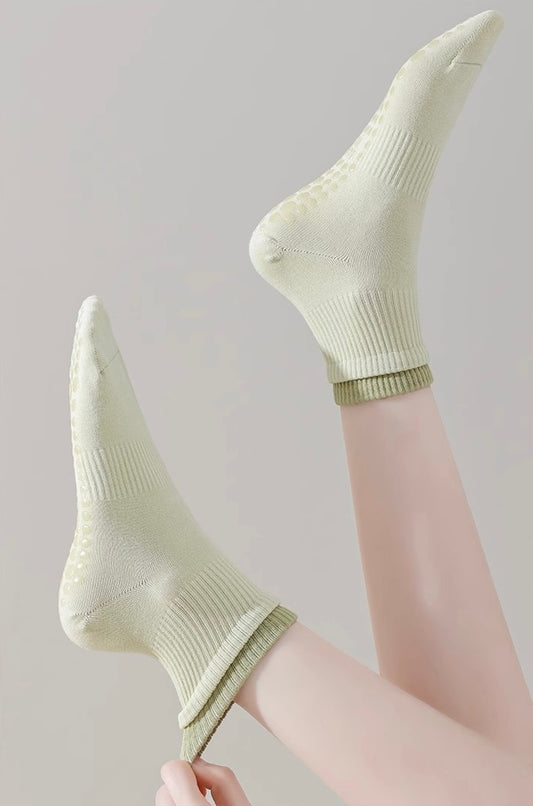 Cotton Anti Slip Yoga Socks Medium Length Socks Solid Color Fitness Pilates Women's Sports Socks Gradient Color Socks