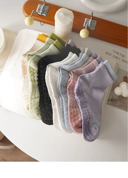 Cotton Anti Slip Yoga Socks Medium Length Socks Solid Color Fitness Pilates Women's Sports Socks Gradient Color Socks