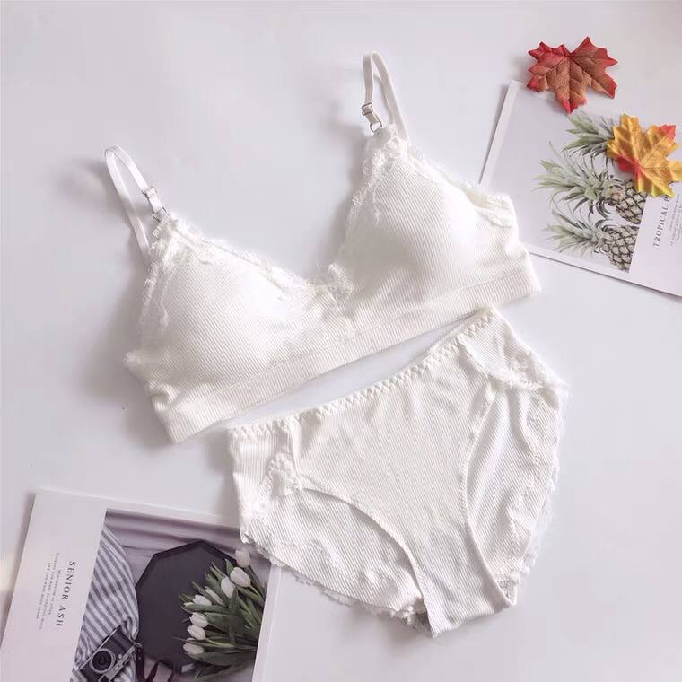 New Korean Version Of The Lace Edge Solid Color Cute No Steel Ring Bra Set