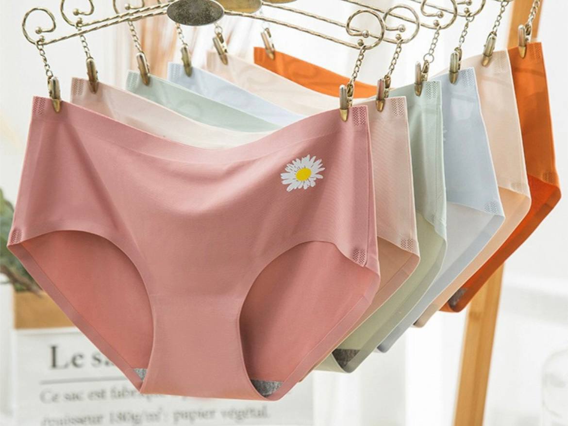 Cute Anti-Bacterial Women Briefs Mid-waist Ladies Panty Sexy Breathable Girl Underwear Seamless Cotton Women's Panties