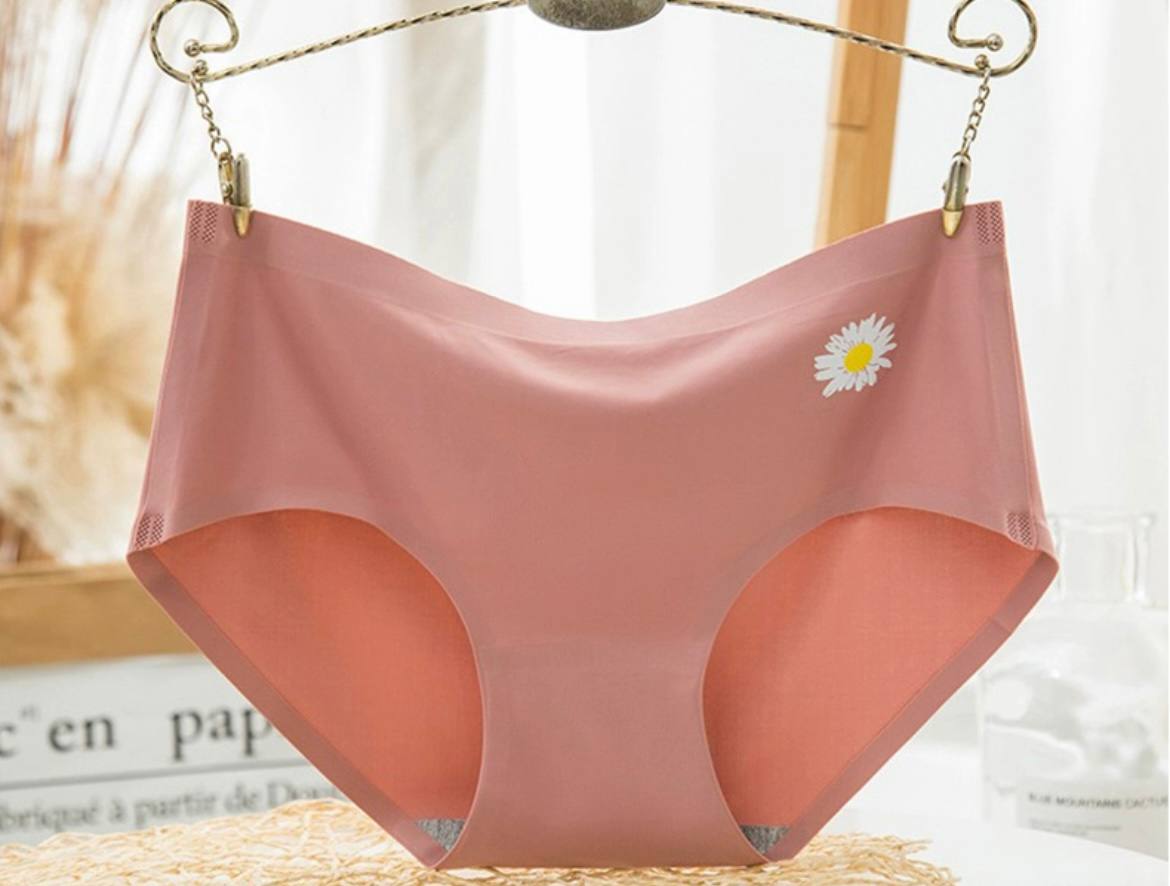 Cute Anti-Bacterial Women Briefs Mid-waist Ladies Panty Sexy Breathable Girl Underwear Seamless Cotton Women's Panties