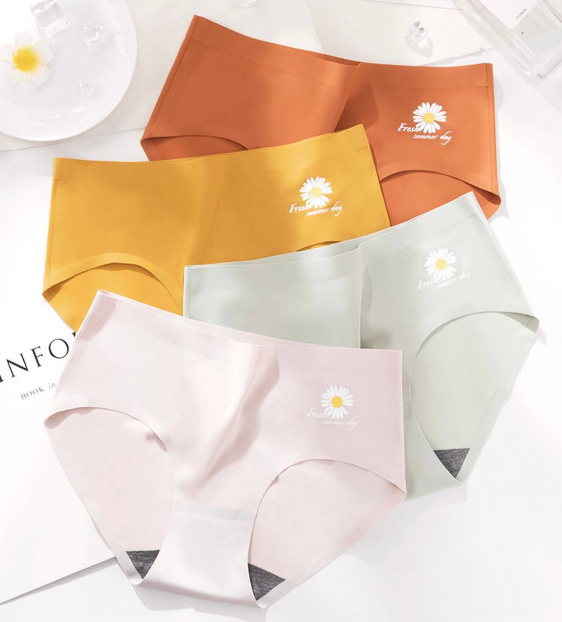 Cute Anti-Bacterial Women Briefs Mid-waist Ladies Panty Sexy Breathable Girl Underwear Seamless Cotton Women's Panties